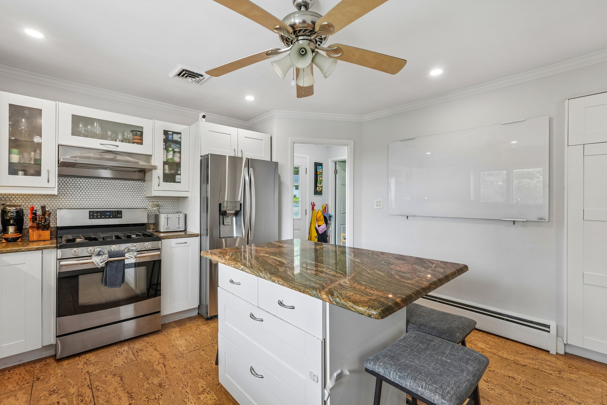 Surrey Dr-S3107-025.jpg