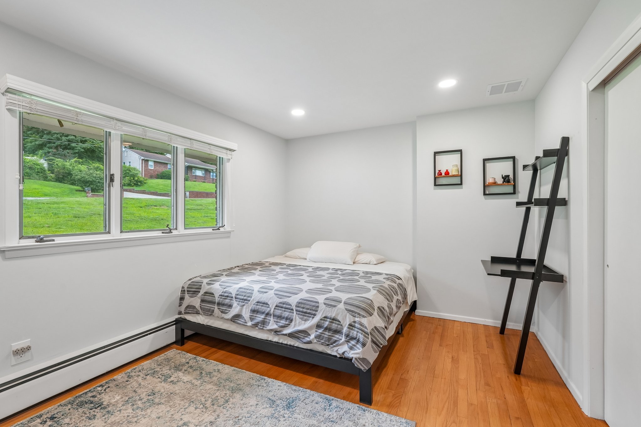 Surrey Dr-S3107-028.jpg