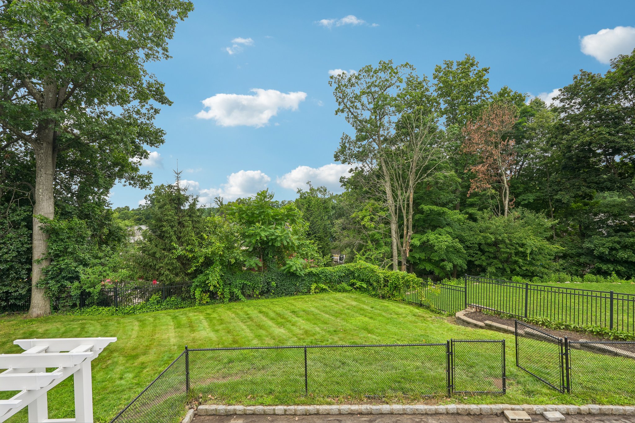 Surrey Dr-S3107-067.jpg