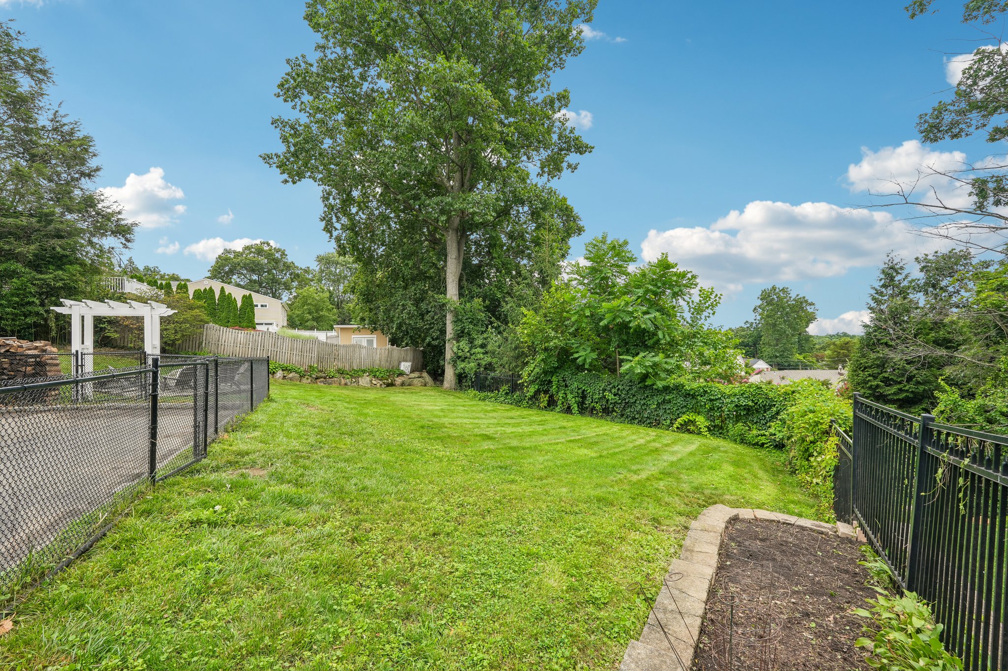 Surrey Dr-S3107-068.jpg