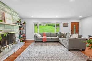 Surrey Dr-S3107-015.jpg