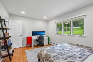 Surrey Dr-S3107-029.jpg