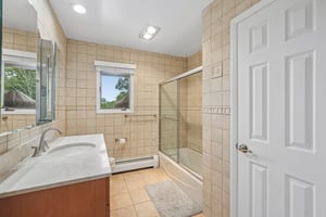 Surrey Dr-S3107-047.jpg