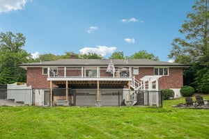 Surrey Dr-S3107-070.jpg