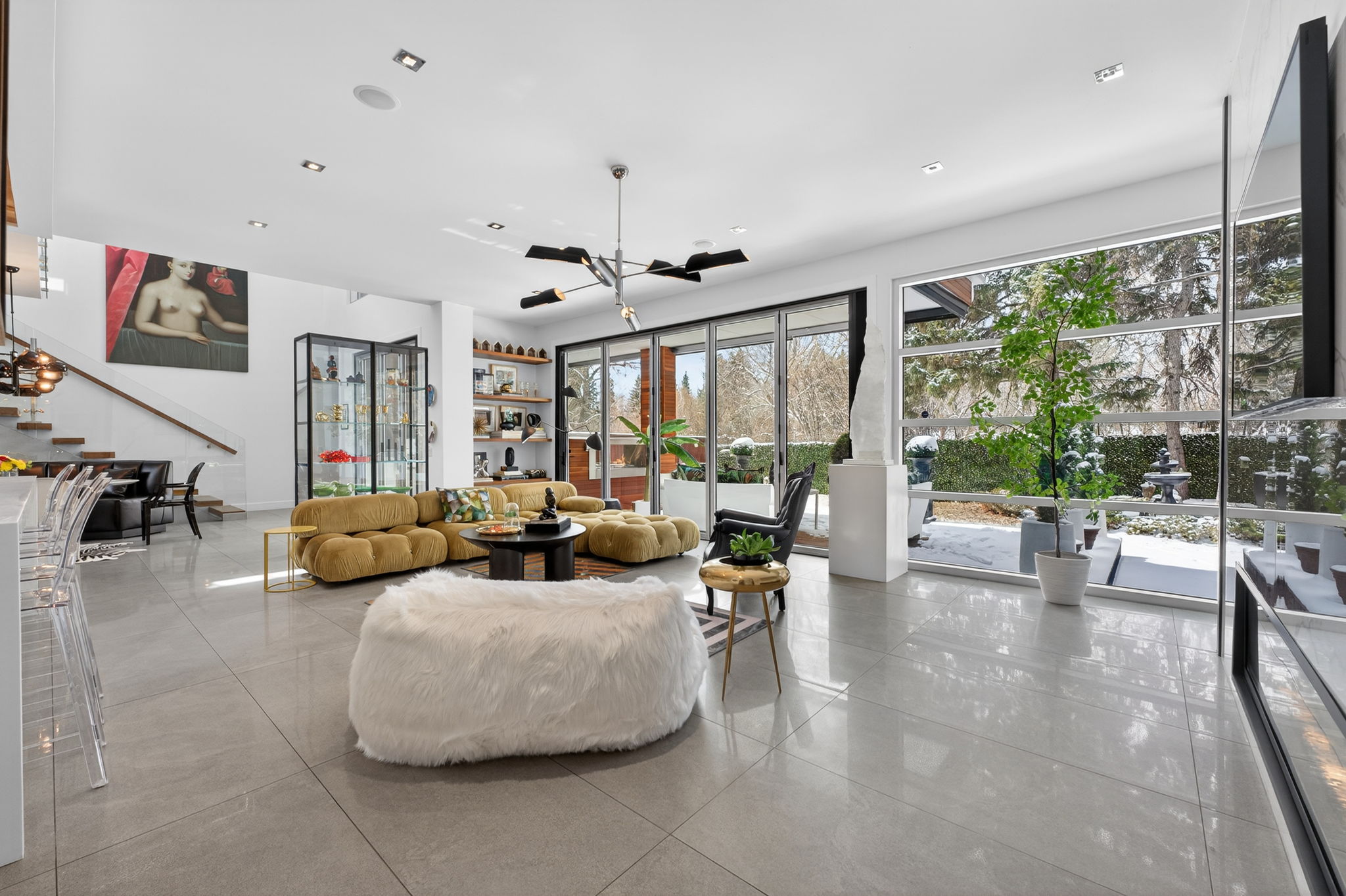 31 Windsor Crescent — open-concept living space