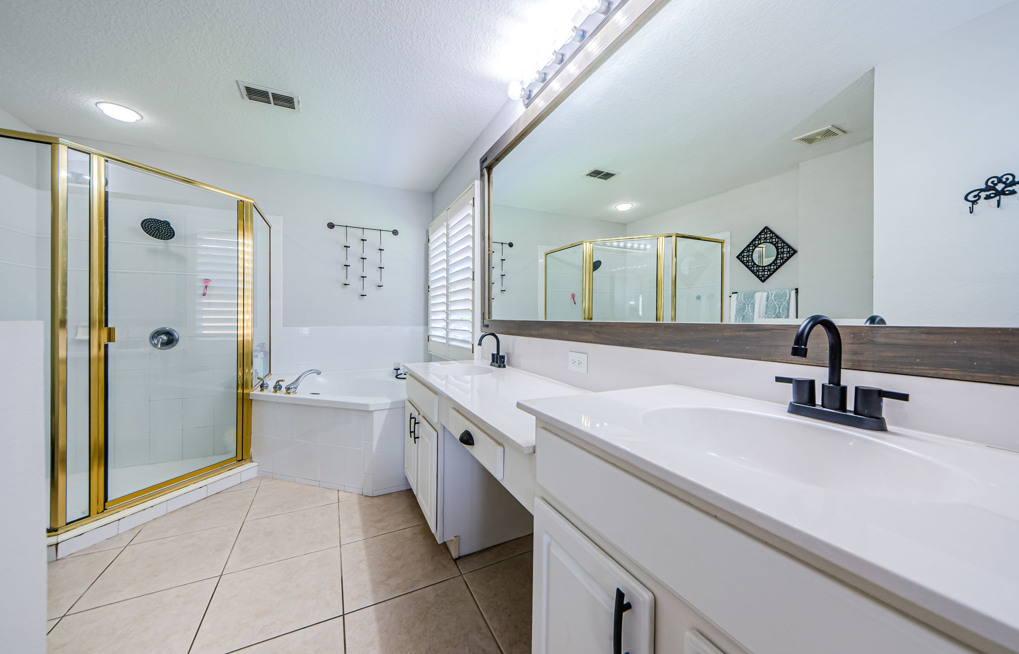 Master Bathroom 1a