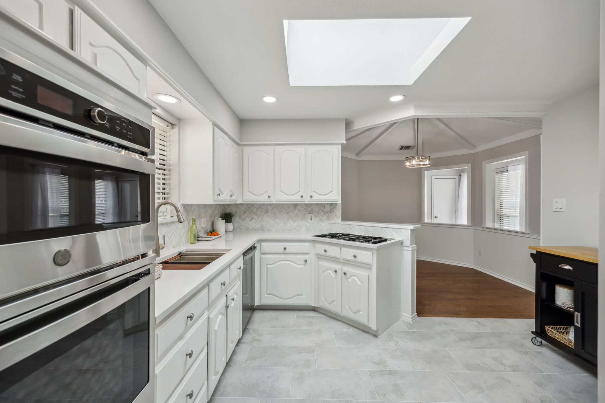 And now, to the updated Kitchen - Wow! A true Chef's Dream Come True!