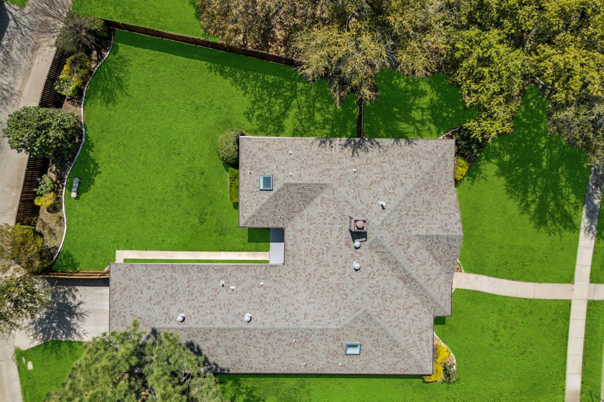 This aerial view of the home shows the incredible footprint of the home and yard!