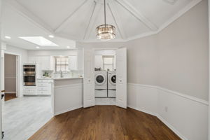 Another view of the open floorplan - Breakfast Rm, kitchen and Laundry!