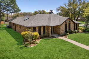 This photo shows the left side of this yard.