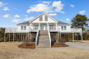 Huge Deck for Outdoor Views