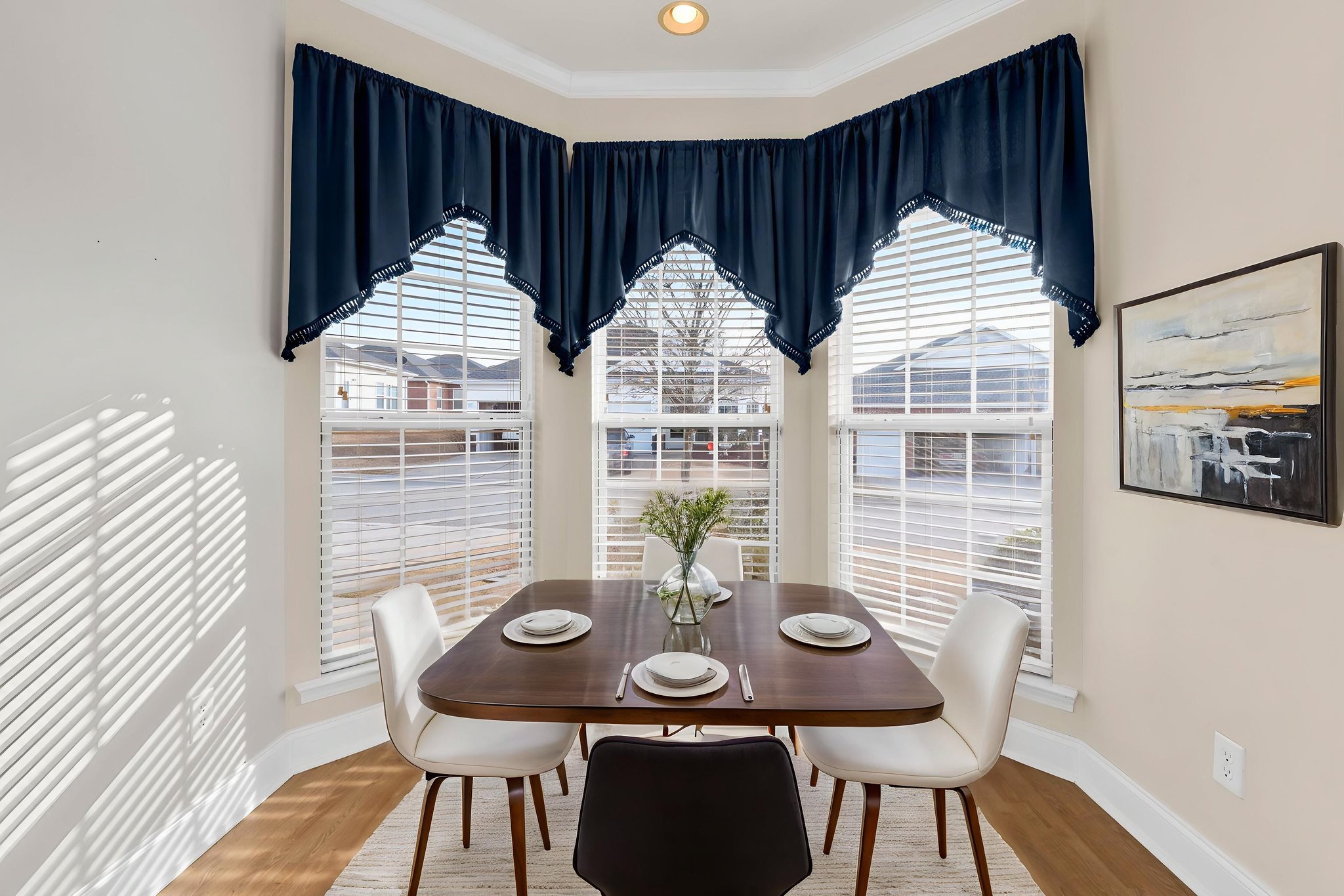 DSC09163 virtually staged.jpeg