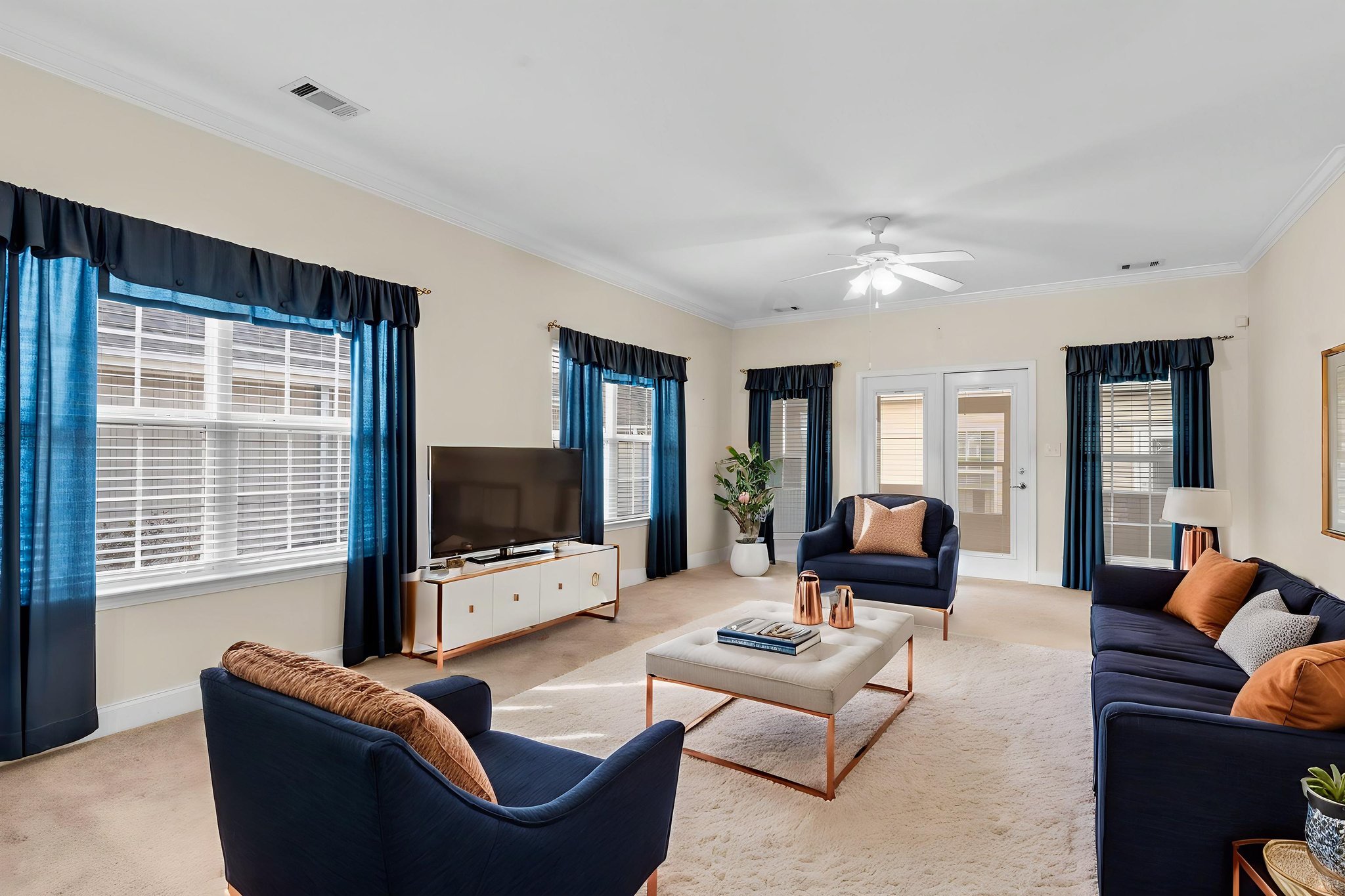 DSC09238 virtually staged.jpeg