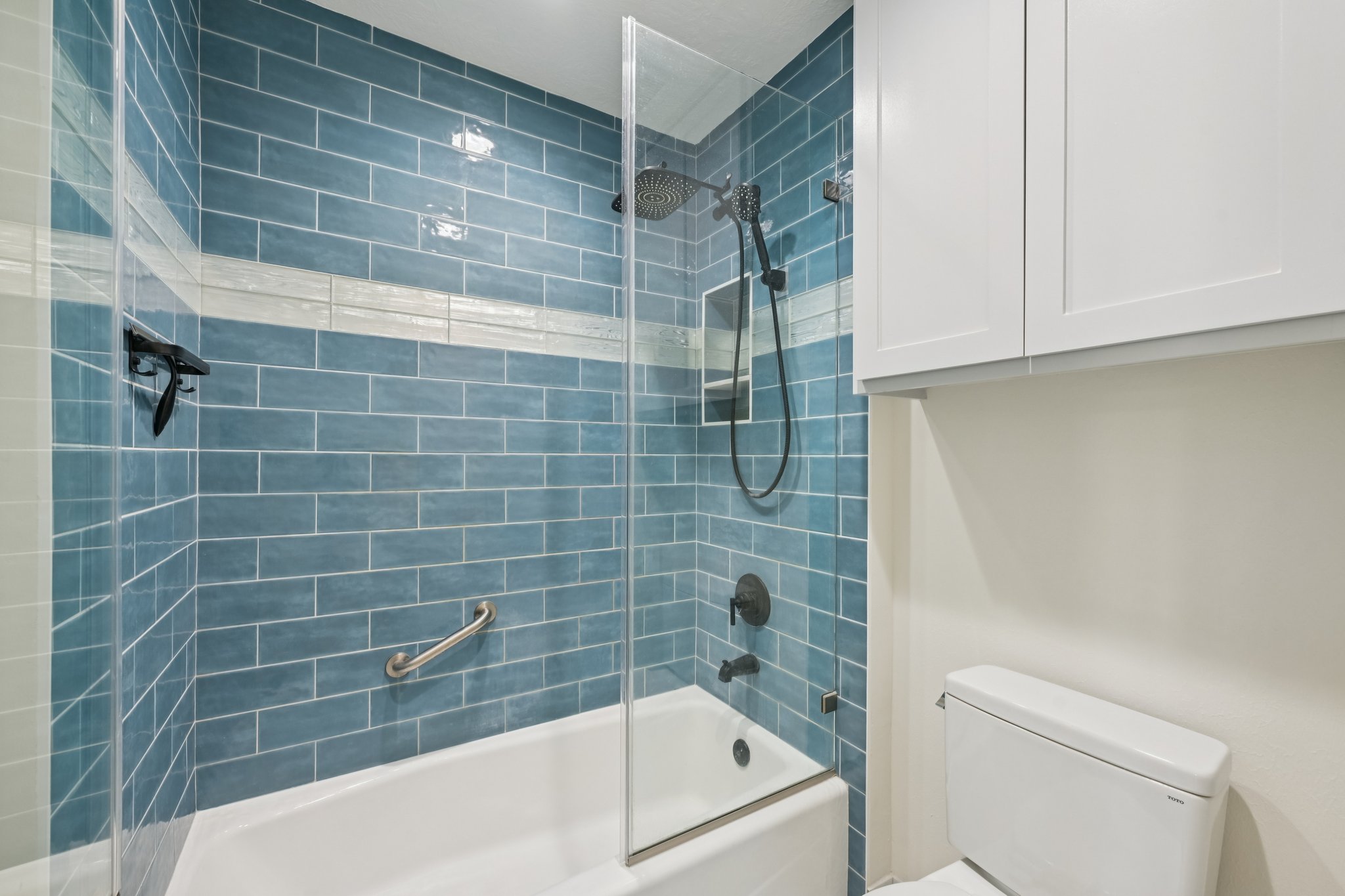 Whitecap Dr-L1403-025.jpg