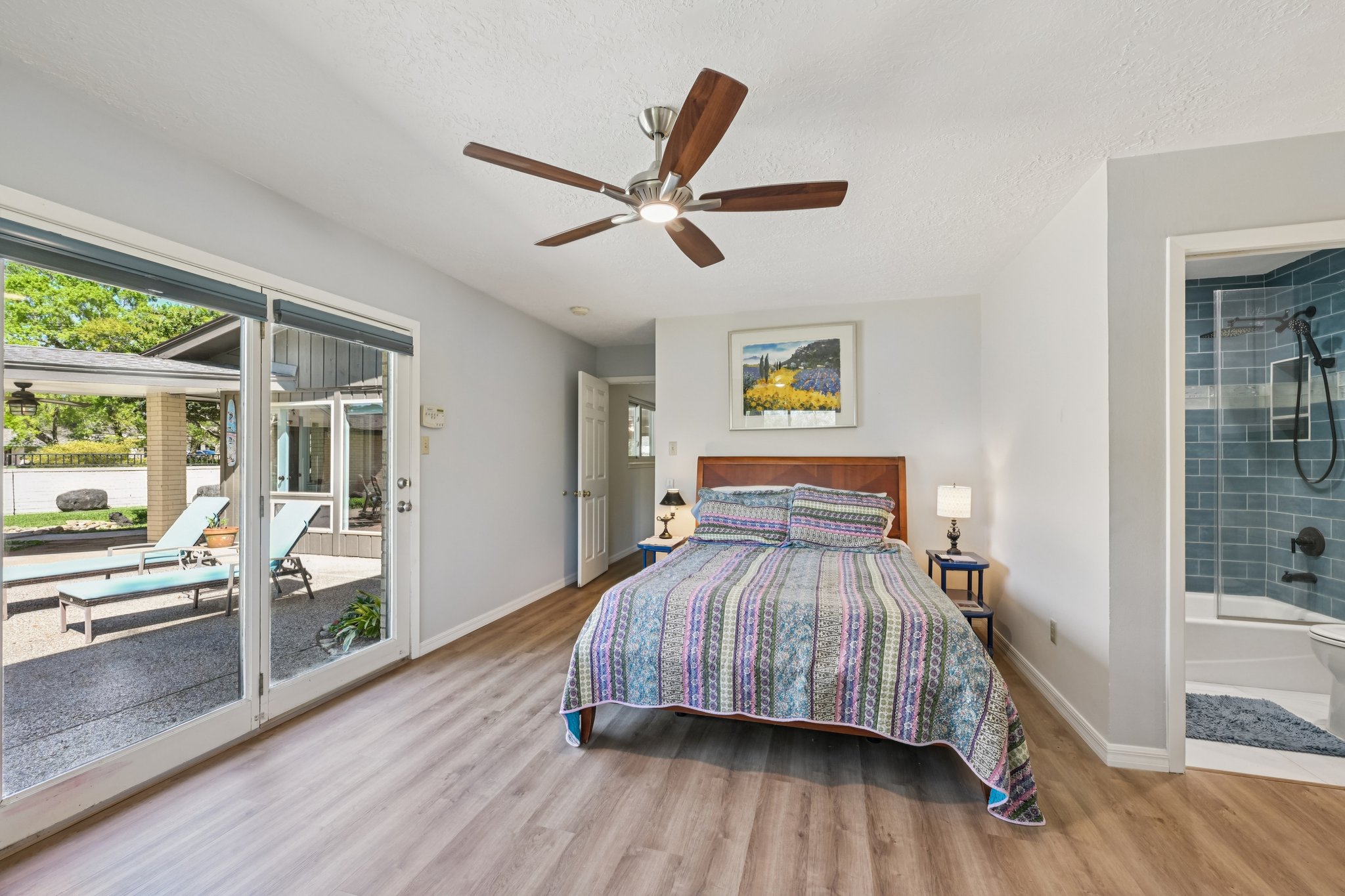 Whitecap Dr-L1403-026.jpg