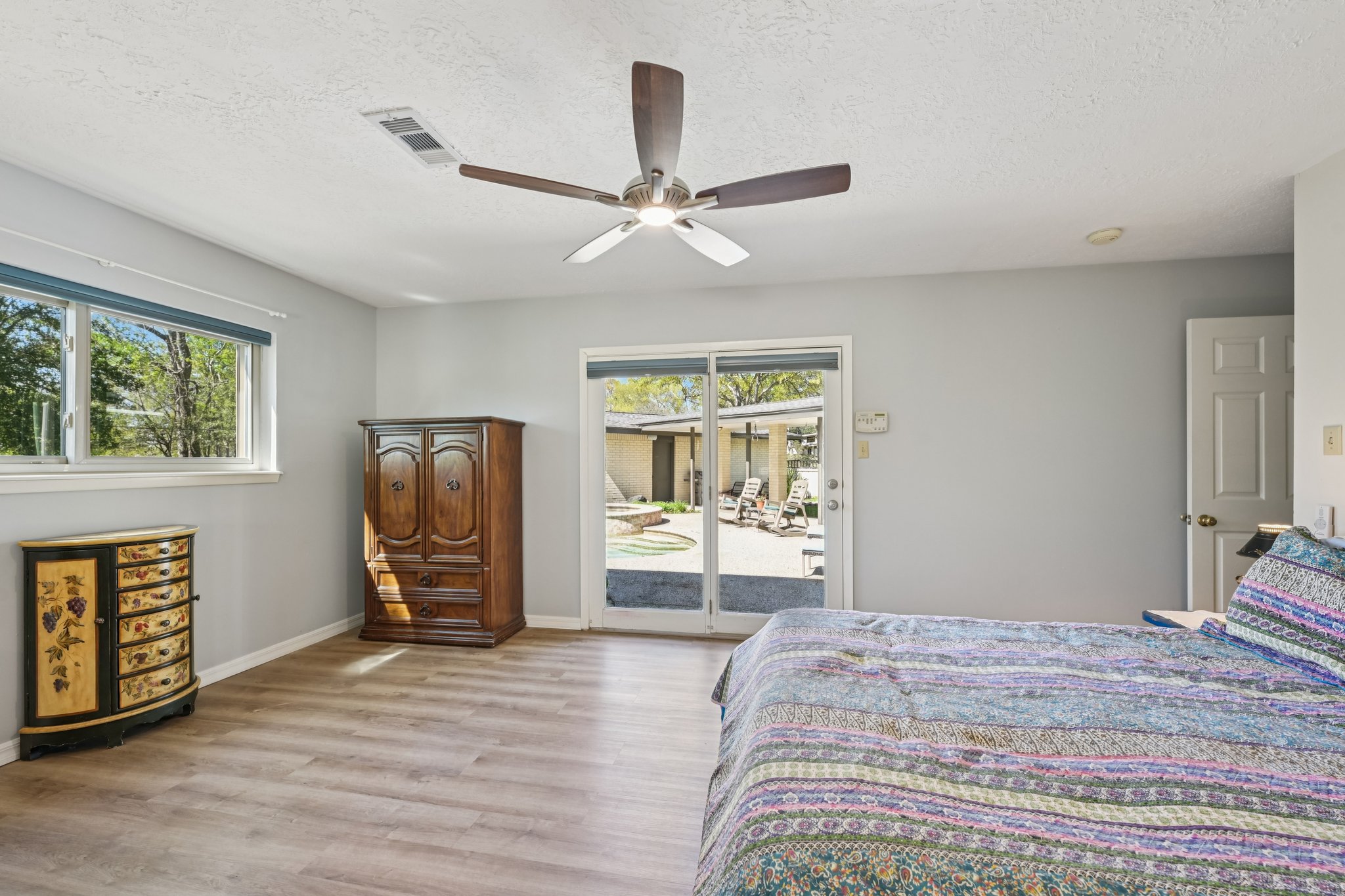 Whitecap Dr-L1403-028.jpg