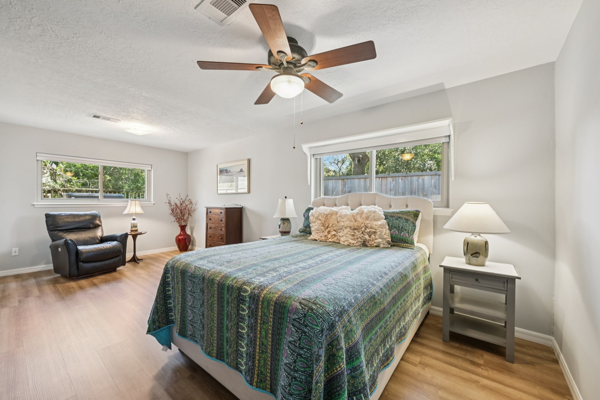 Whitecap Dr-L1403-030.jpg