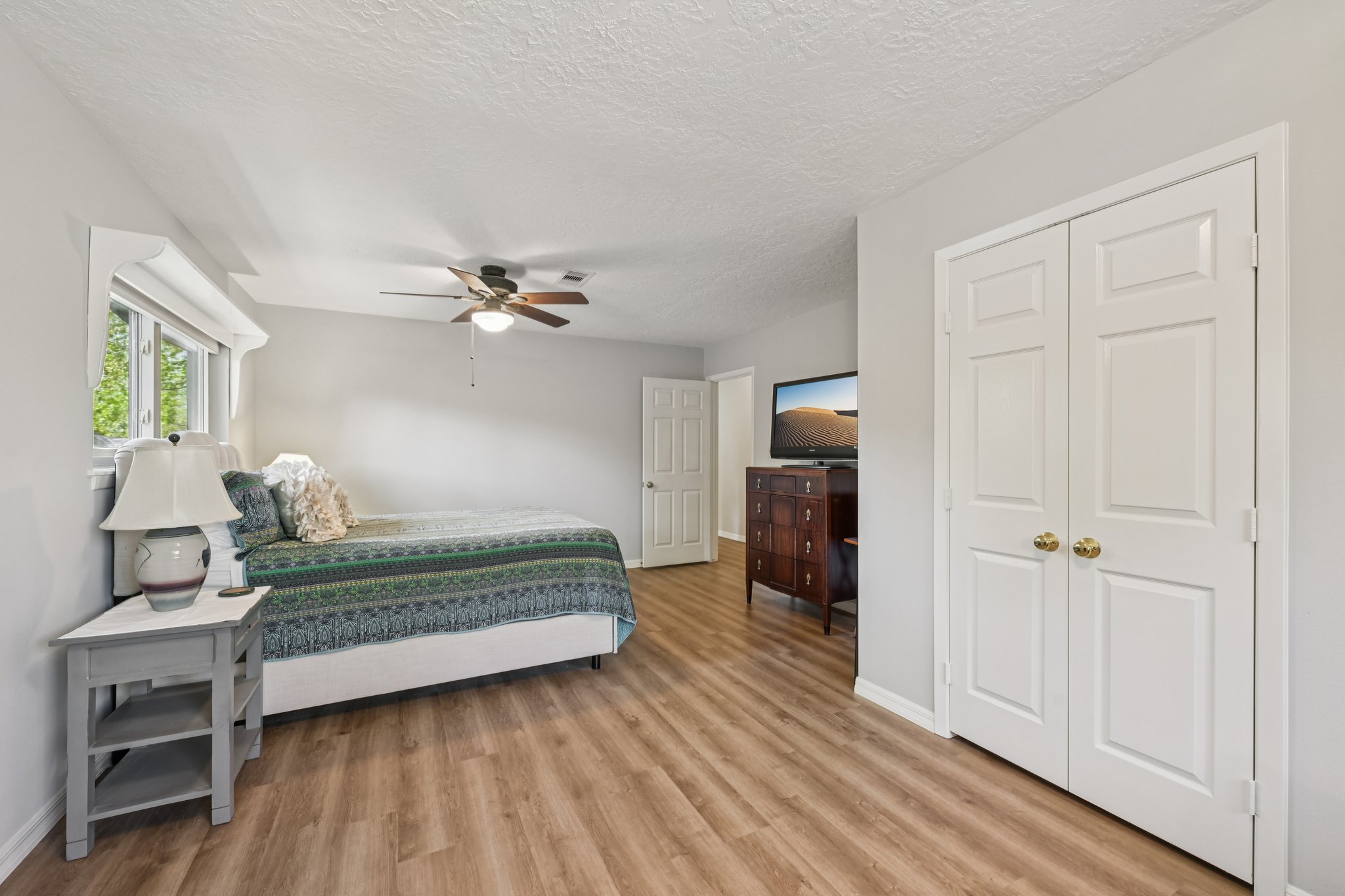 Whitecap Dr-L1403-031.jpg