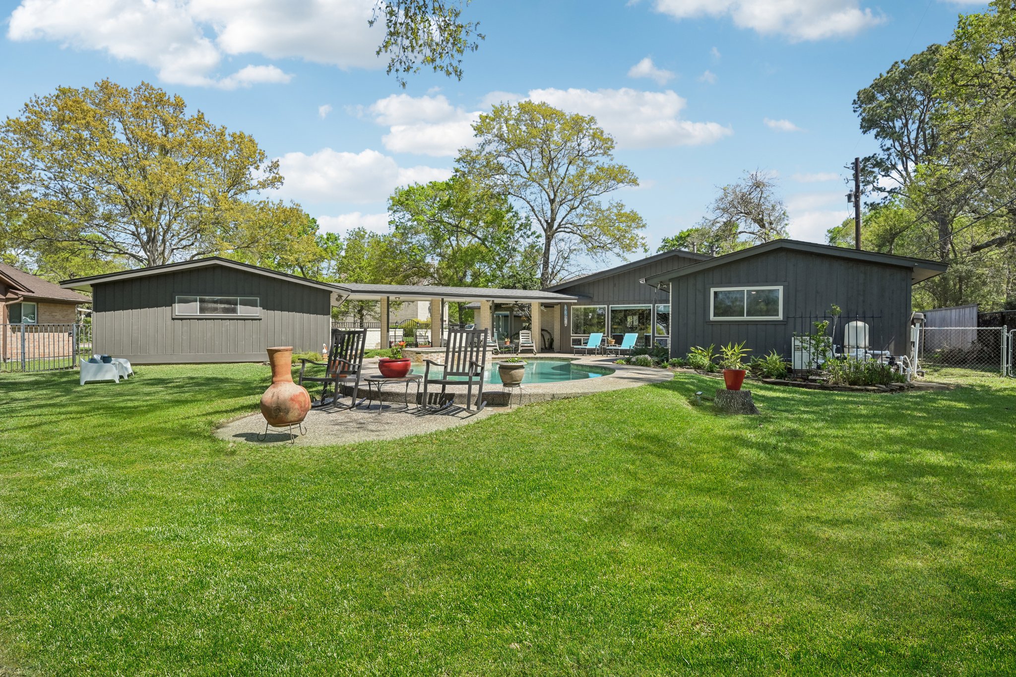 Whitecap Dr-L1403-037.jpg