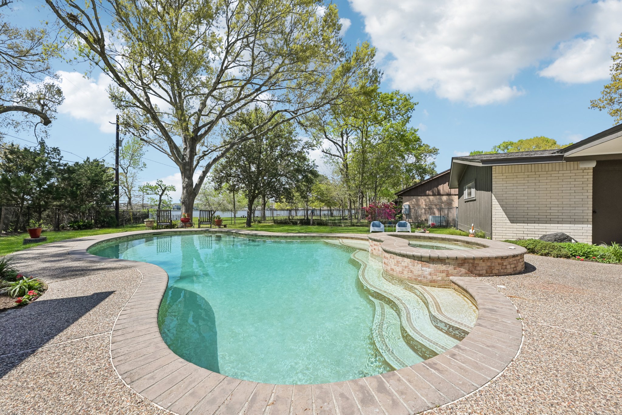 Whitecap Dr-L1403-042.jpg