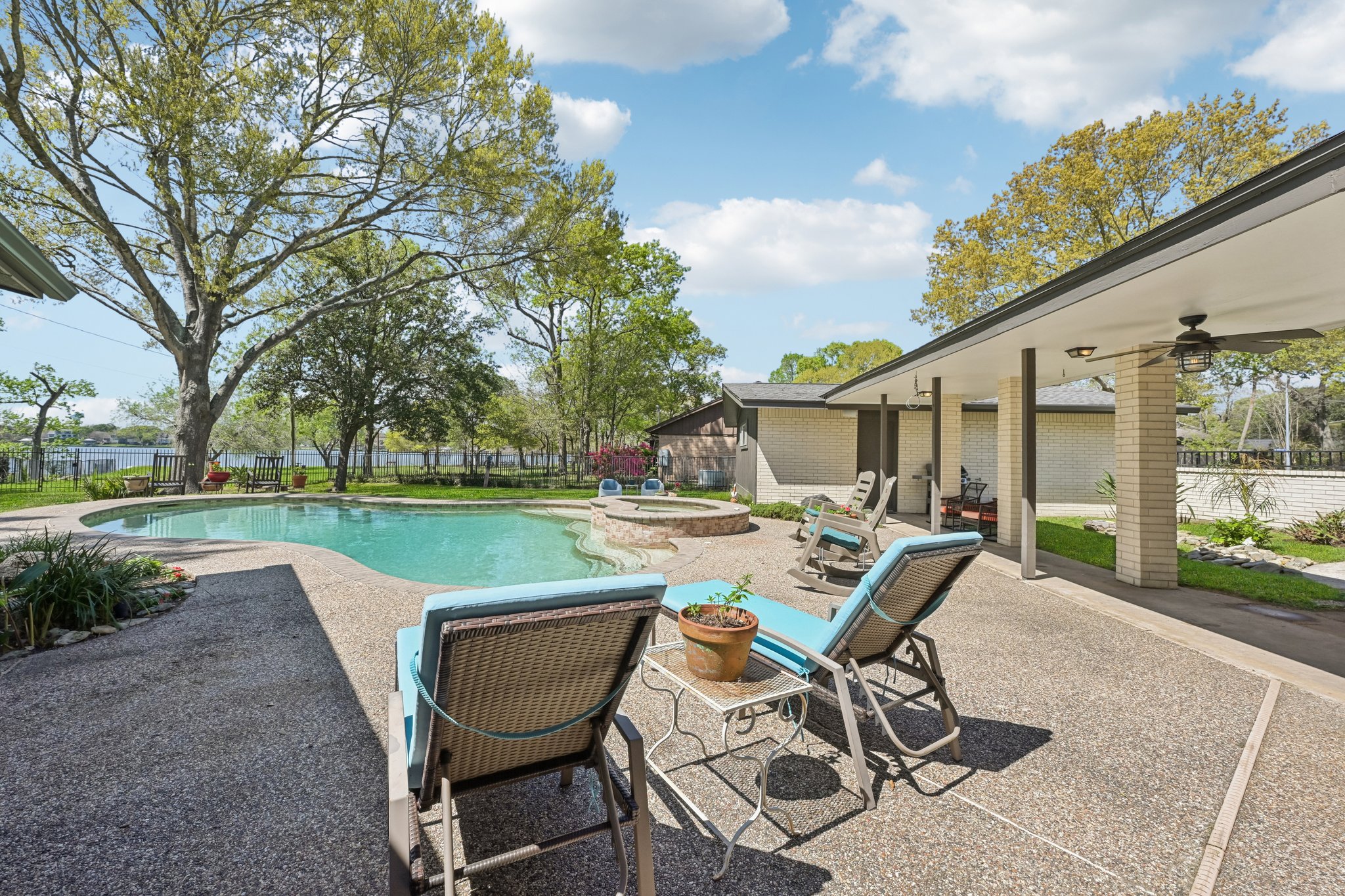 Whitecap Dr-L1403-044.jpg