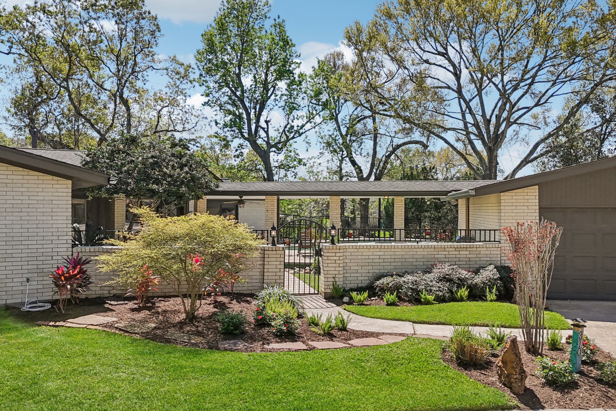 Whitecap Dr-L1403-050.jpg