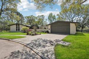 Whitecap Dr-L1403-002.jpg