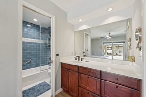 Whitecap Dr-L1403-024.jpg