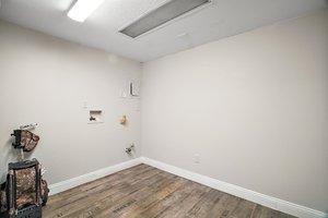 Washer/Dryer hookups