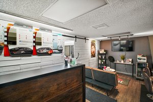 Front Desl/waiting area