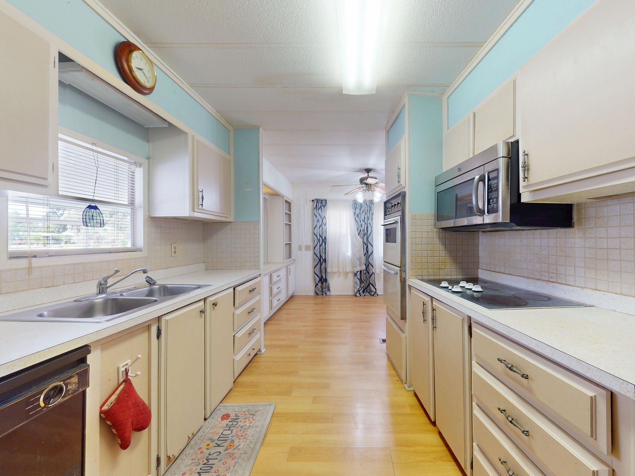  Photo 4