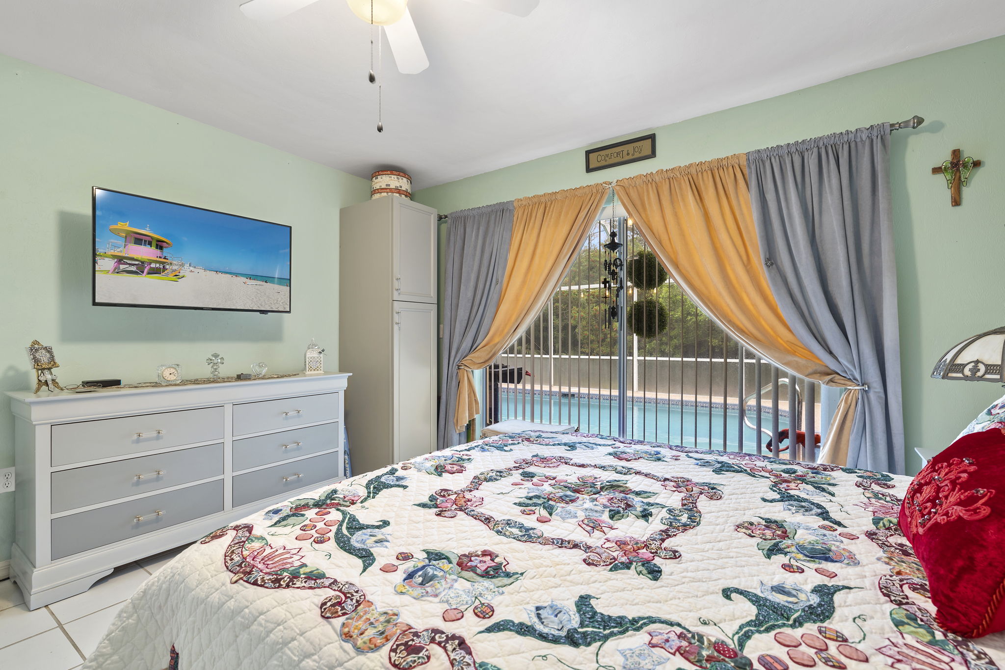 Primary Bedroom (3)