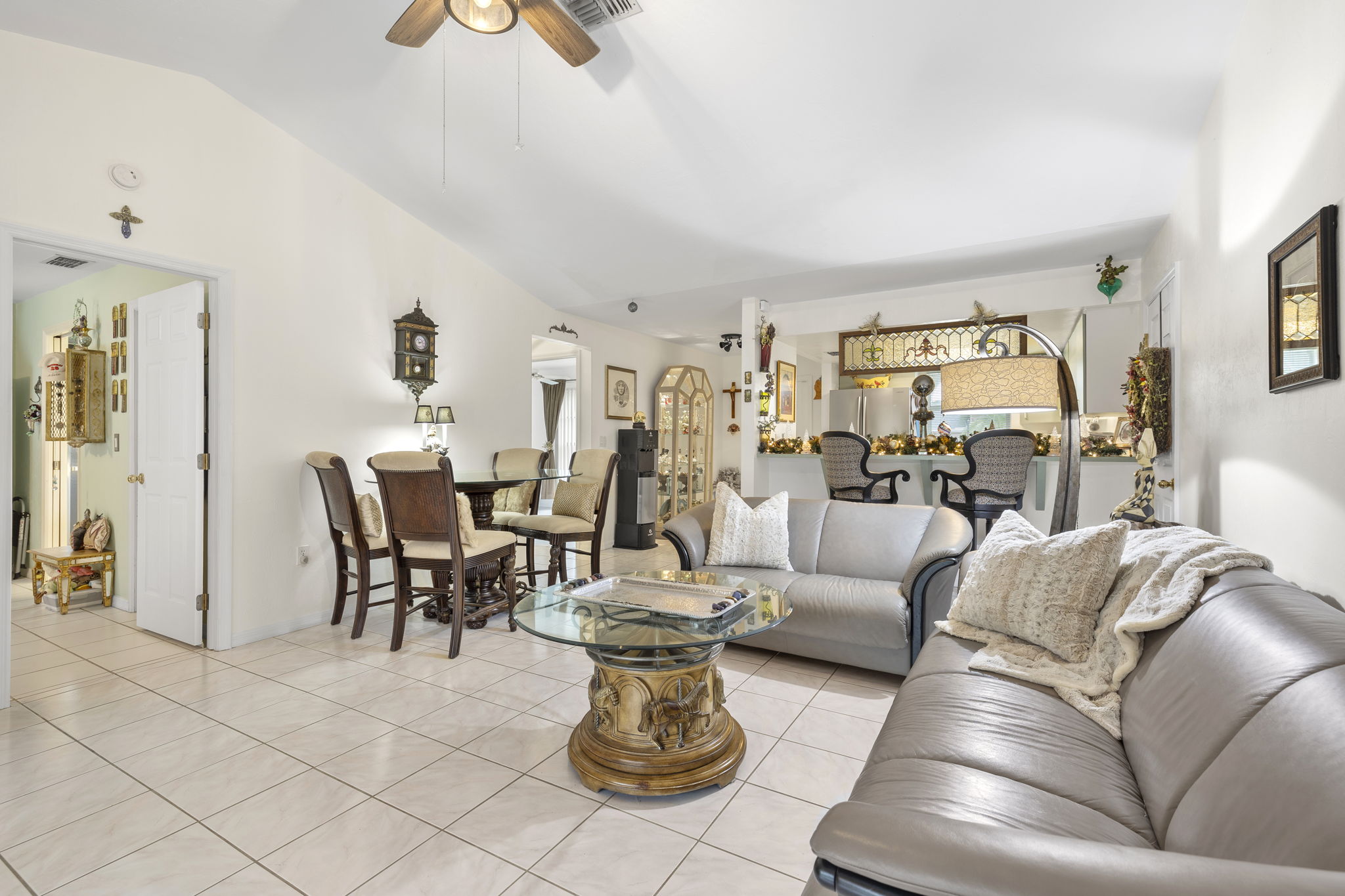Living Room (2)