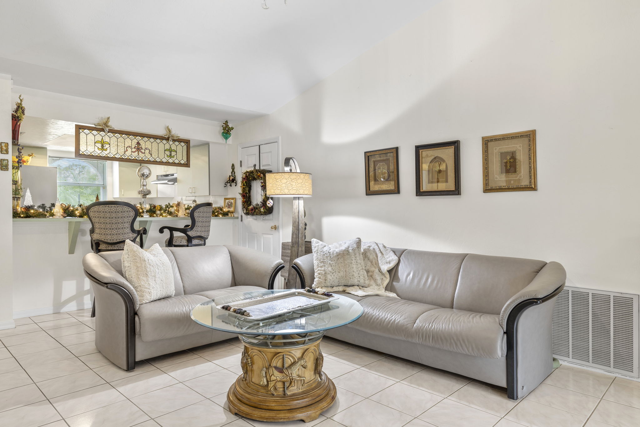Living Room (3)