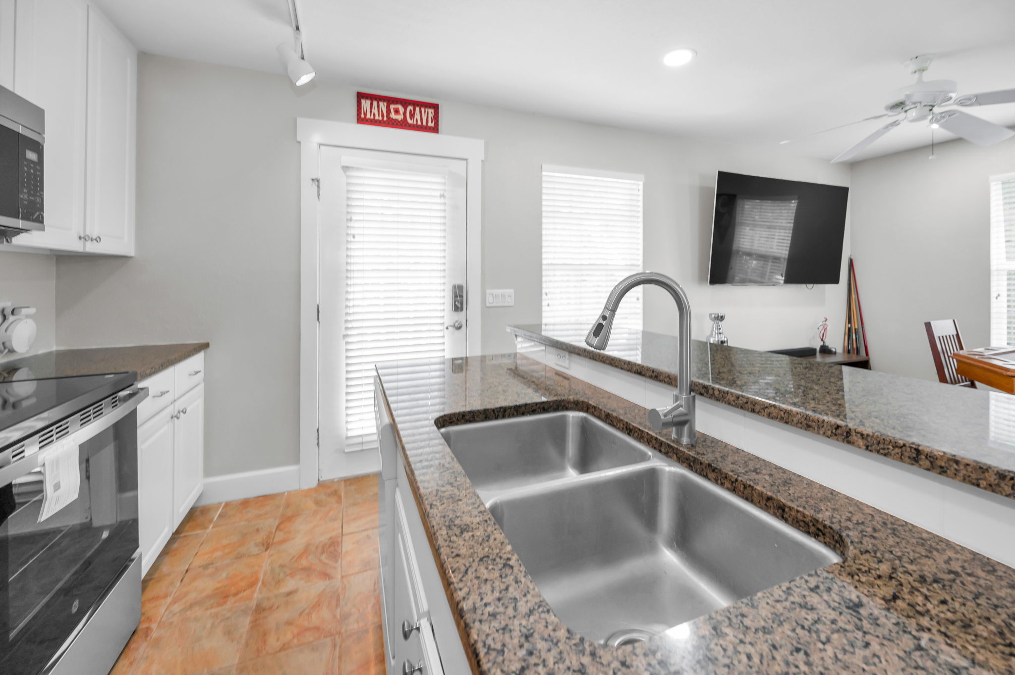 Guest Quarters12