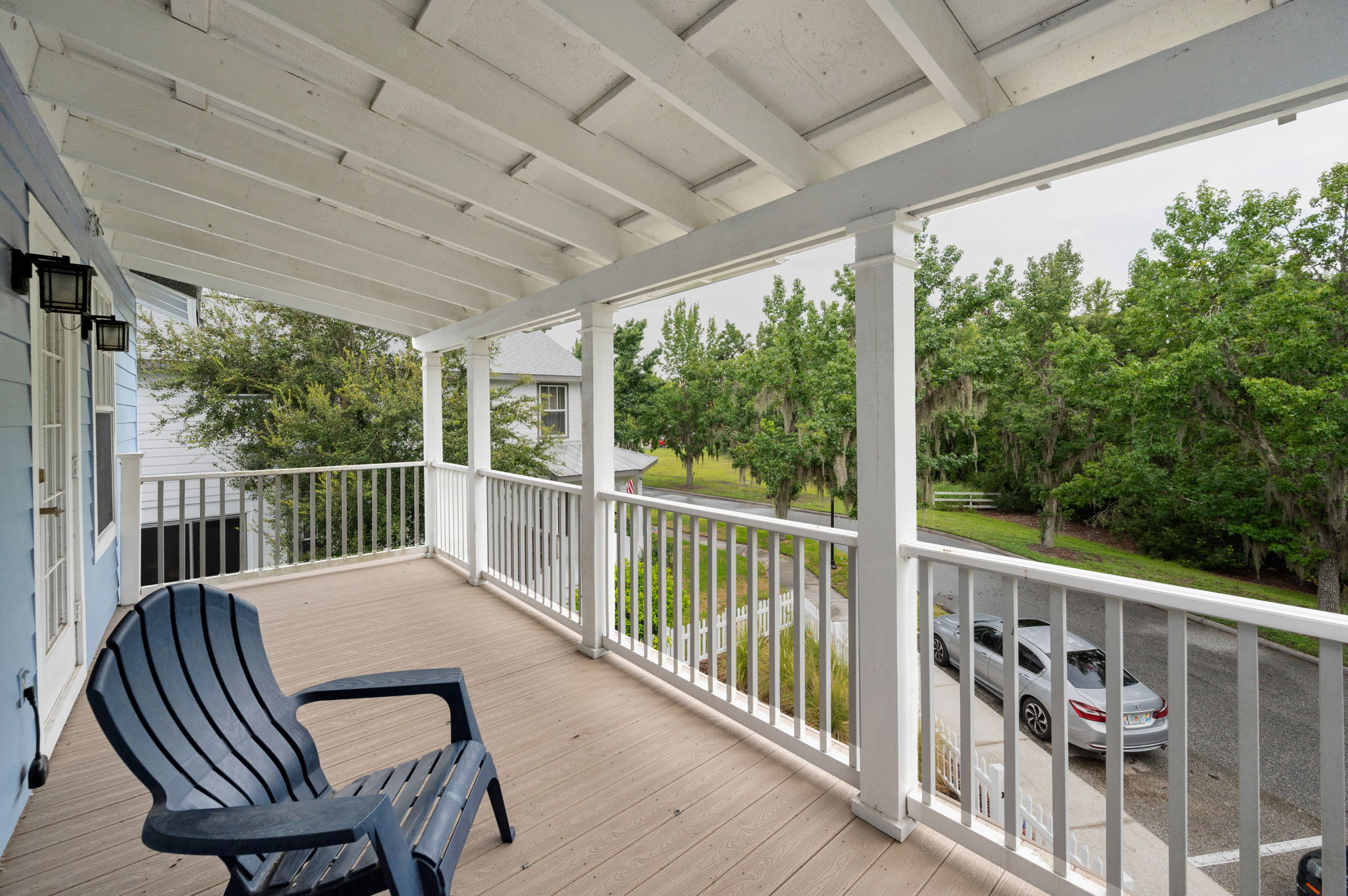 Upper Level Balcony3