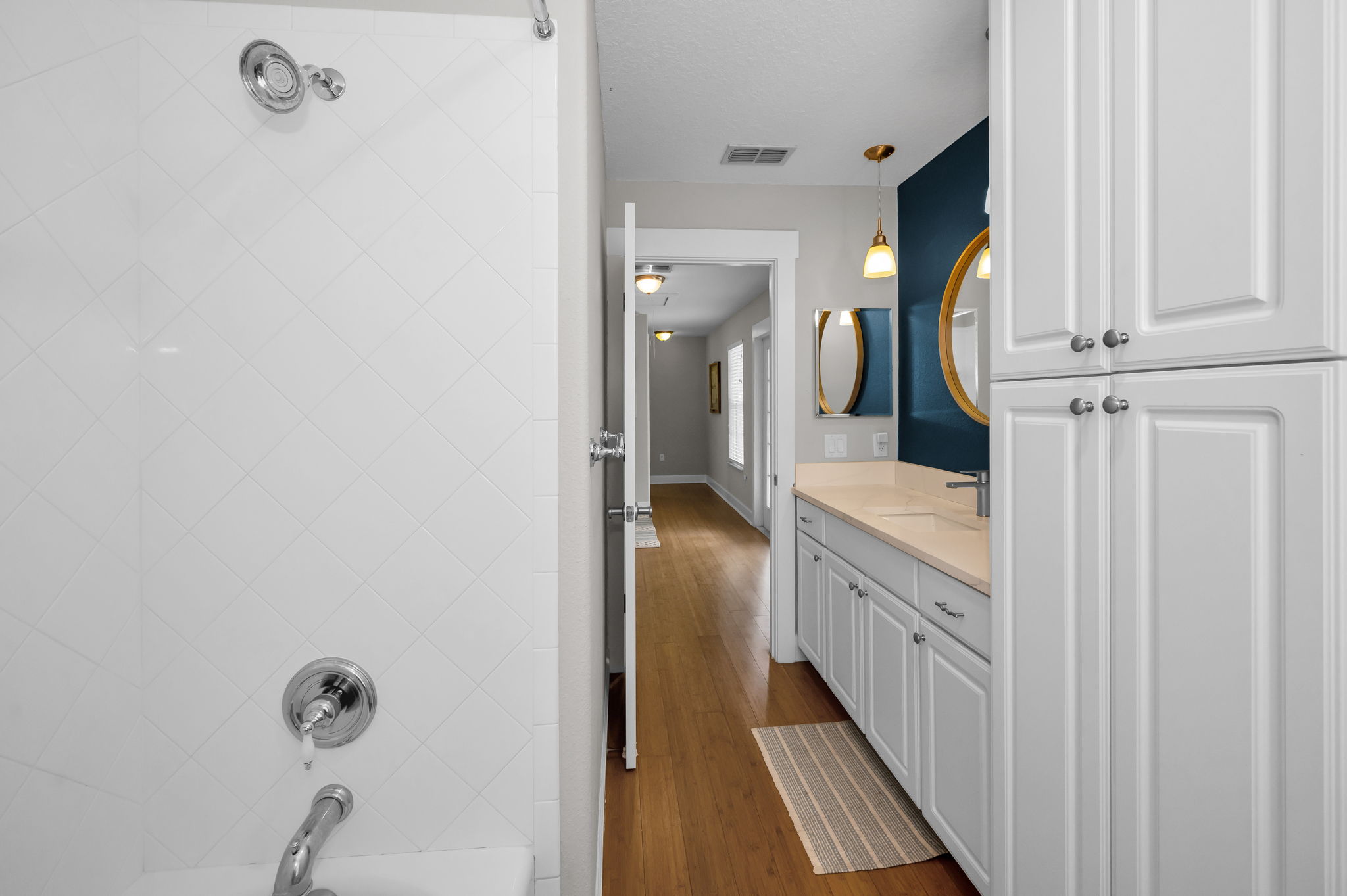 Upper Level Bathroom2b