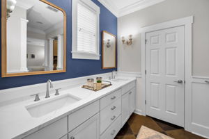 Primary Bathroom1d