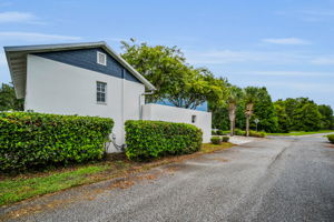 Rear Exterior4