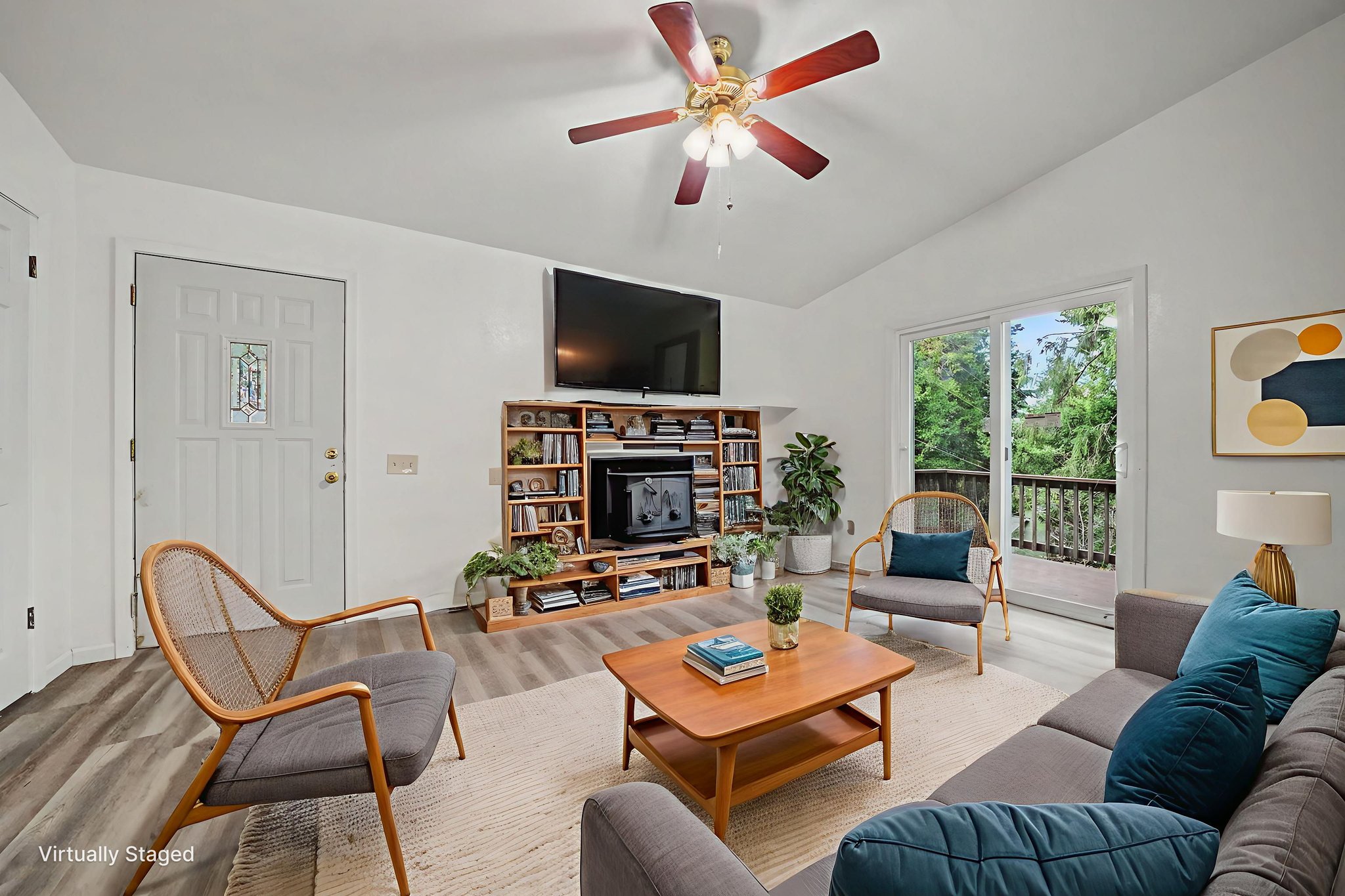 DSC04086 virtually staged.jpeg