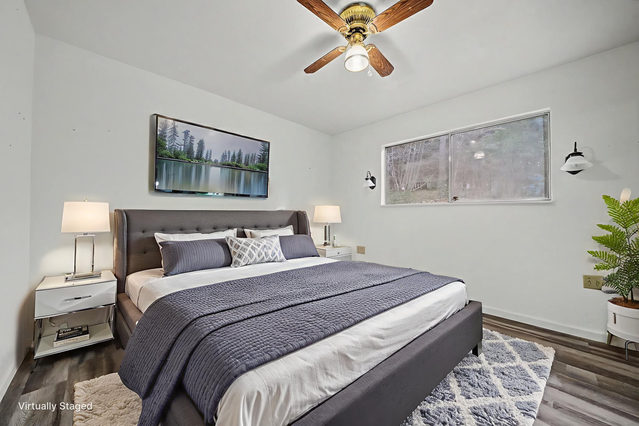 DSC04107 virtually staged.jpeg