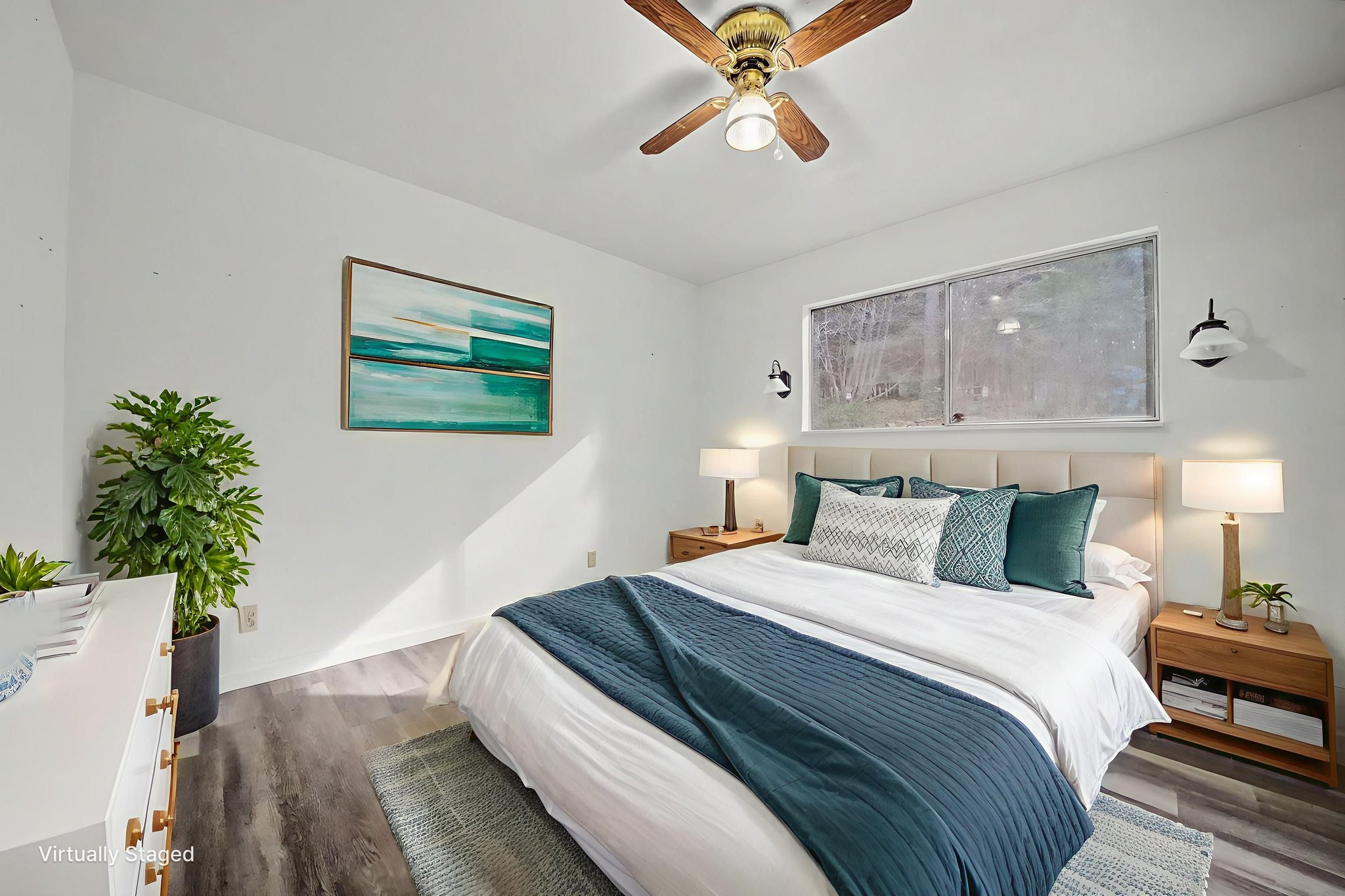 DSC04107 virtually staged.jpeg