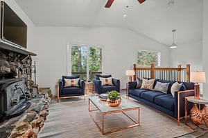 DSC04076 virtually staged.jpeg