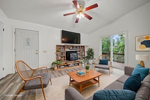 DSC04086 virtually staged.jpeg