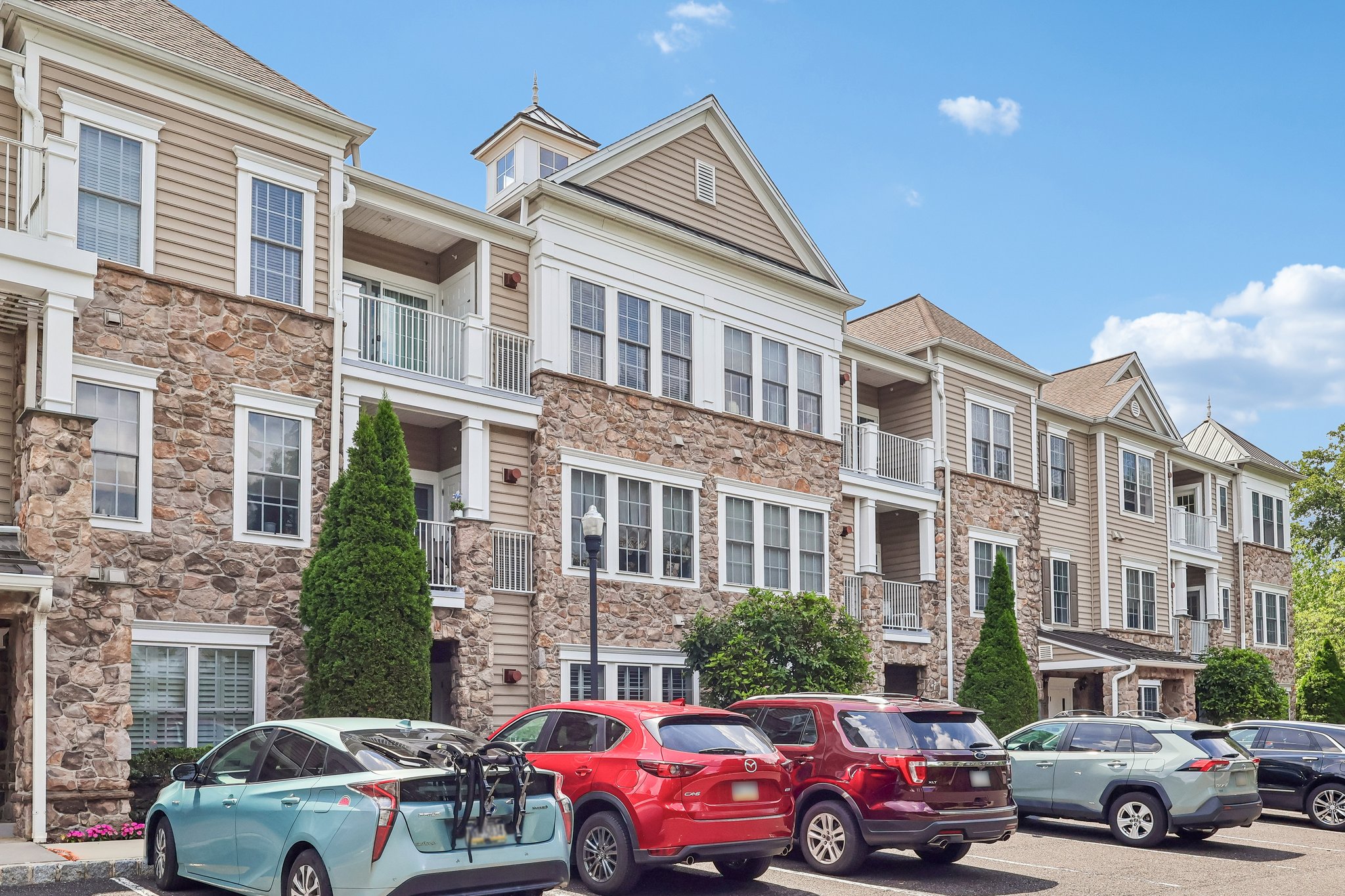 Lilac Ct-S0208-003.jpg