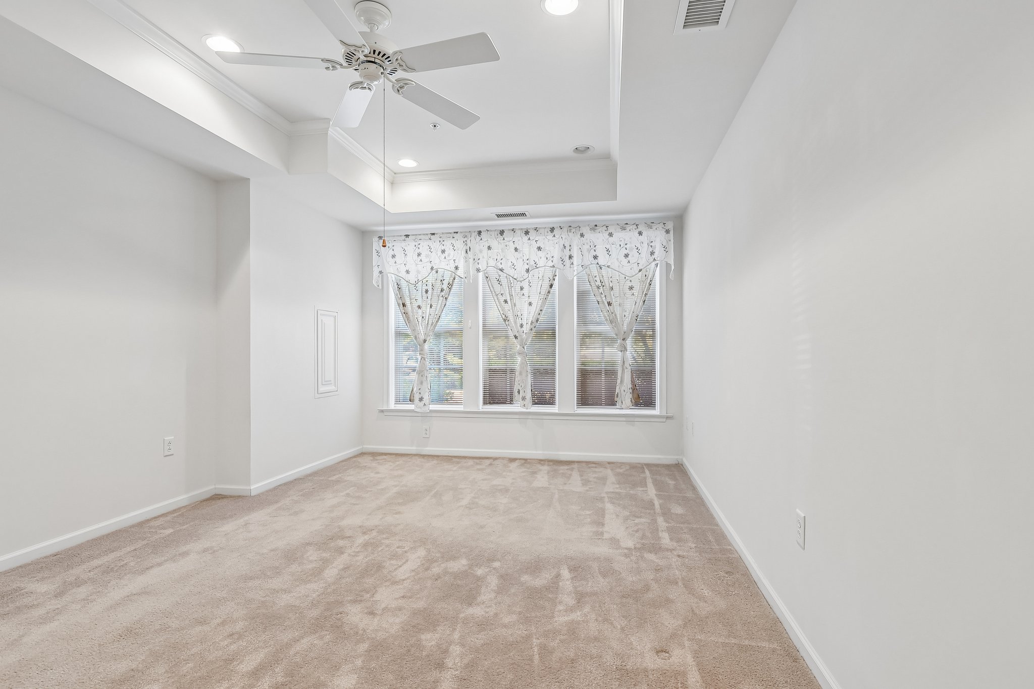 Lilac Ct-S0208-022.jpg