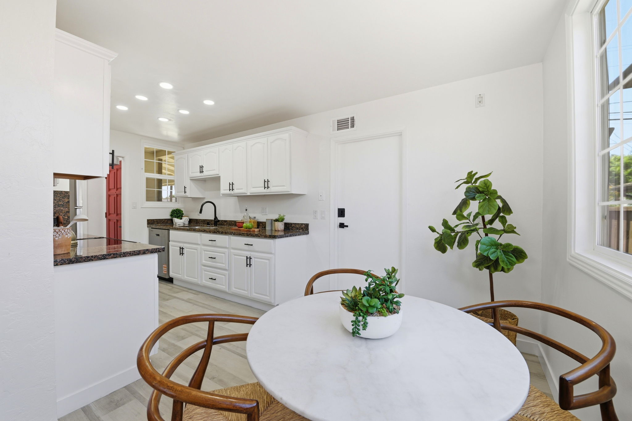 015_F8_31070 Meadowbrook Ave