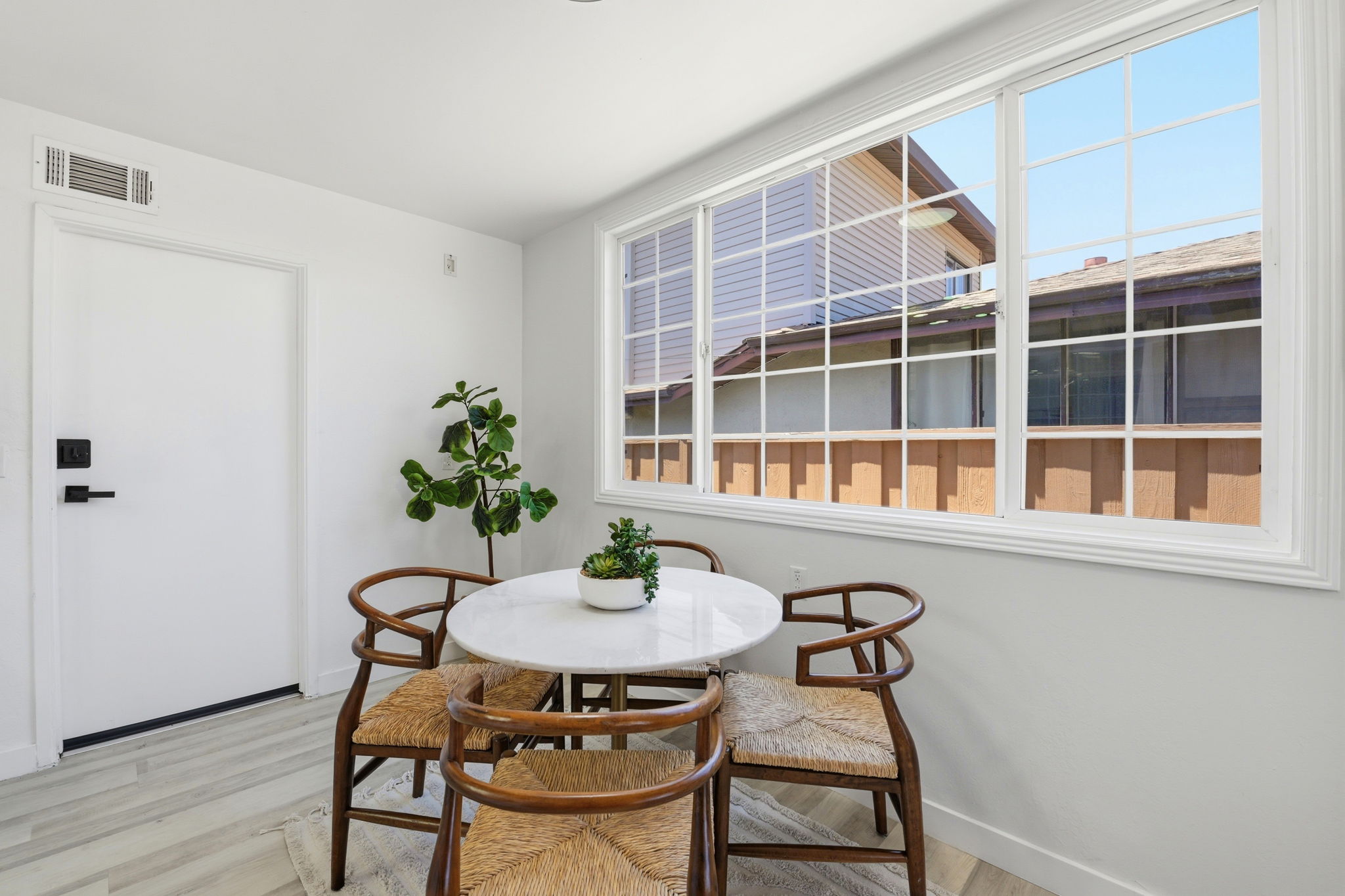 016_F8_31070 Meadowbrook Ave