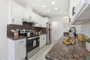 010_F8_31070 Meadowbrook Ave