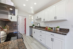 011_F8_31070 Meadowbrook Ave
